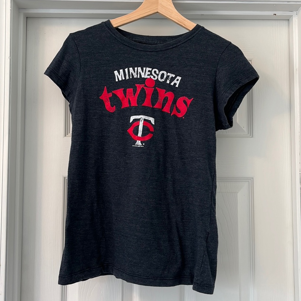 Minnesota Twins Women’s shirt size L